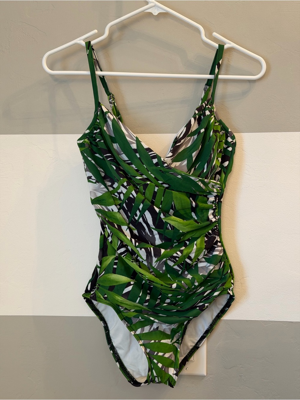 Miracle suit Green Leaf Print One-Piece Swimsuit size 8